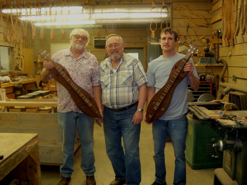 Jim and Luthiers with finished dulcimers - Maylee 001 (3)
