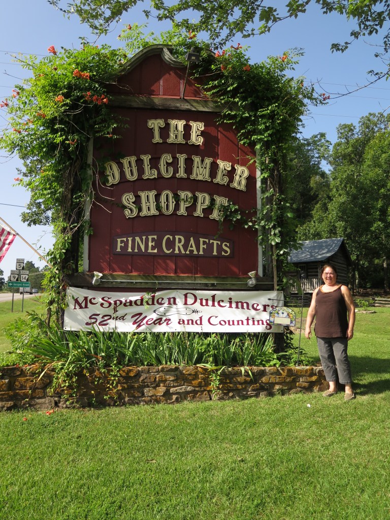 Maylee at Dulcimer Shoppe - IMG_3801